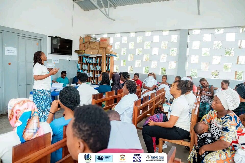 Séance de sensibilisation dans une structure de santé, SALICON RDC.