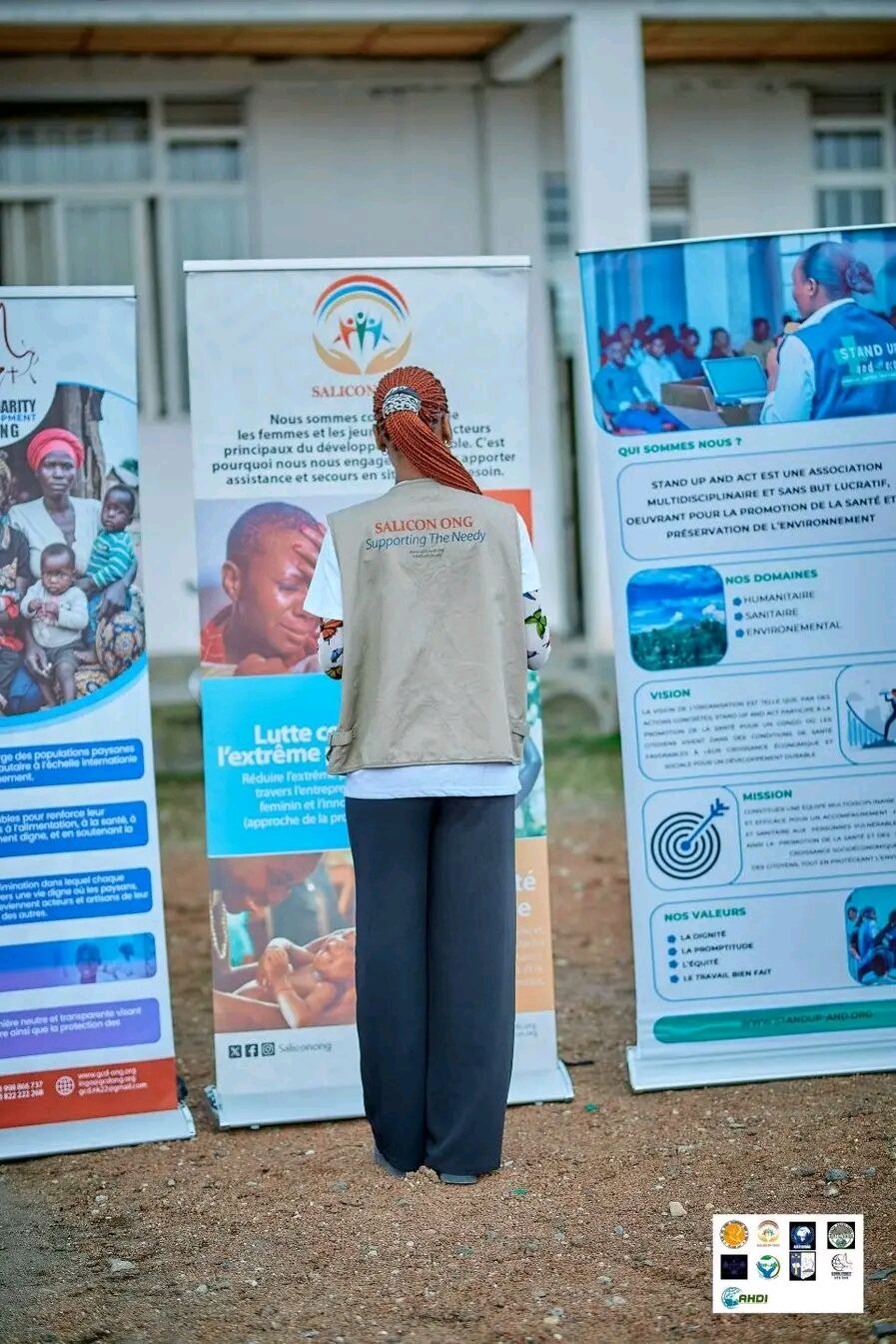Les supports de campagne de SALICON, déployés lors d’un événement public, SALICON RDC.