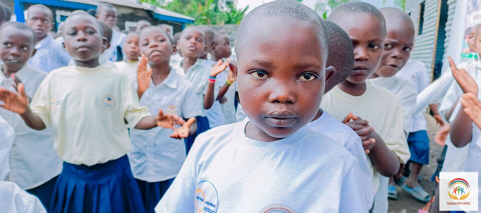 Portrait d’un enfant du camp de Kanyaruchinya, SALICON RDC.