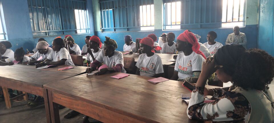 Écoute attentive pendant l’exposé introductif, SALICON RDC.