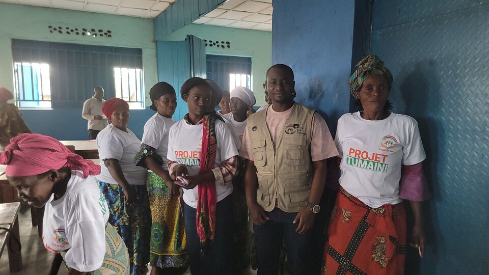 L’équipe SALICON entourée des participantes à l’atelier, SALICON RDC.