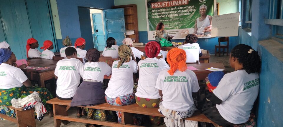 Les participantes suivent la présentation du module, SALICON RDC.