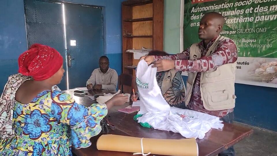 Travaux de groupe pendant l’atelier Tumaini, SALICON RDC.